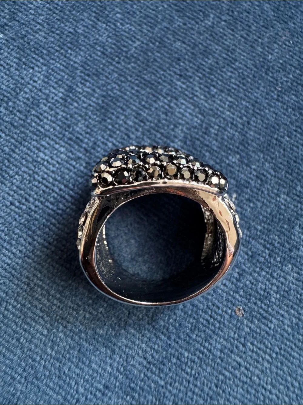 Stunning Silver tone Buckle black and white Rhinestone Cocktail Ring size 6.5